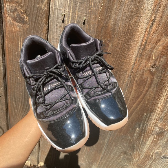 Jordan 11 Low - Picture 2 of 4
